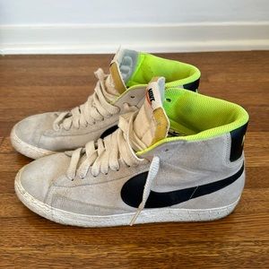 NIKE- Women’s Blazer ‘77 shoe- Size 8